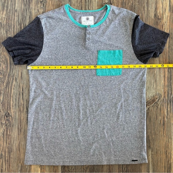 On the Byas Colorblock S/S Henley Tee Shirt Mens L Gray Speckled Teal Pocket - Picture 4 of 10